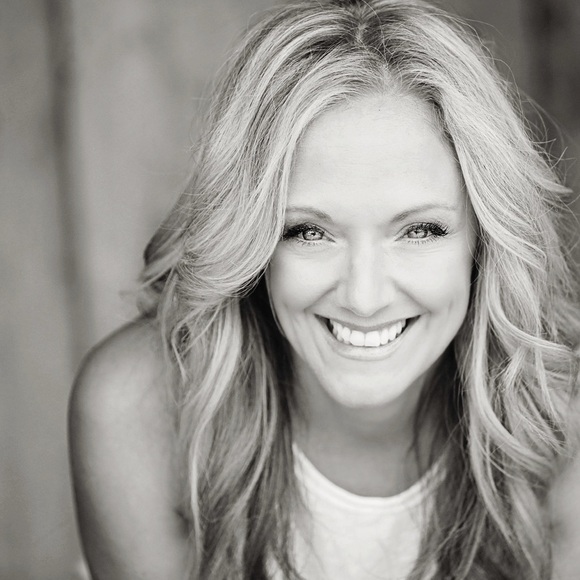 Meet your Posher, Melissa - Picture 1 of 2